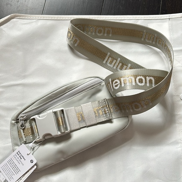 Lululemon Everywhere Belt Bag Vapor Gold White Wordmark Logo Crossbody Bag NWT - Picture 8 of 10
